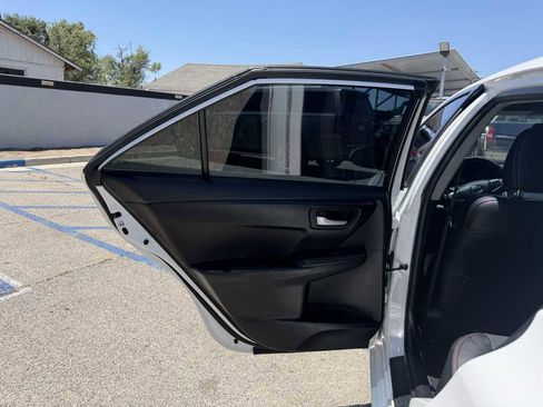 Used 2017 Toyota Camry SE FWD image 14