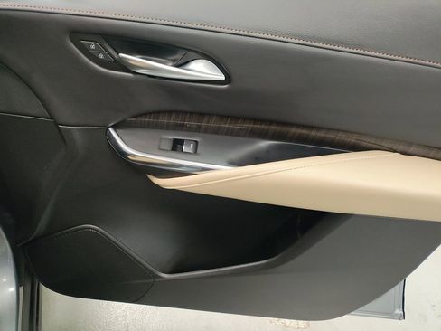 Used 2024 Cadillac XT4 Premium Luxury image 9