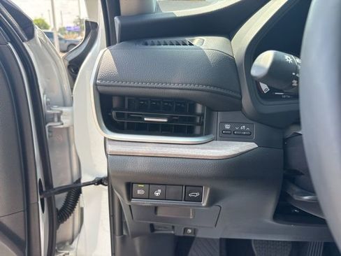 Used 2025 Toyota Grand Highlander AWD image 16