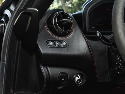 Used 2018 McLaren 720S Performance RWD image 18