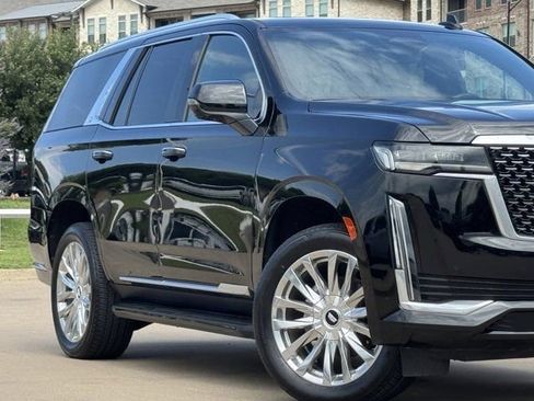 Used 2023 Cadillac Escalade Premium Luxury RWD image 3