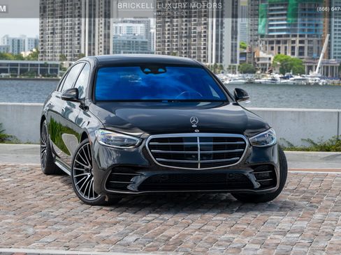 Used 2024 Mercedes-Benz S 580 4MATIC Sedan w/ AMG Line image 2