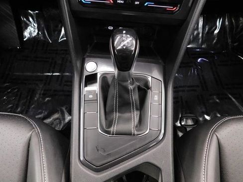 Used 2023 Volkswagen Tiguan SE image 32