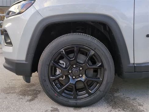 New 2026 Jeep Compass Latitude image 14