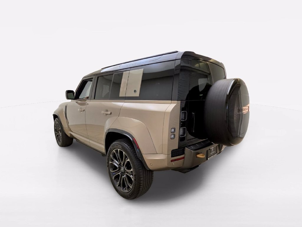 Used 2025 Land Rover Defender 110 AWD/4WD image 11