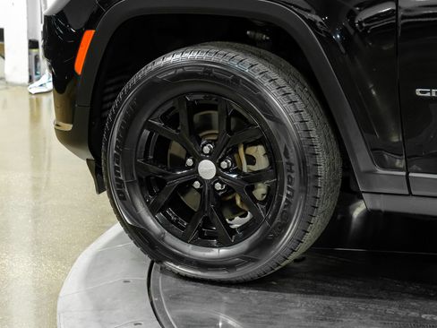 Used 2023 Jeep Grand Cherokee L Limited AWD/4WD image 66