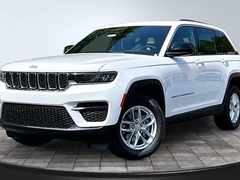 New 2026 Jeep Grand Cherokee Laredo AWD/4WD image 3