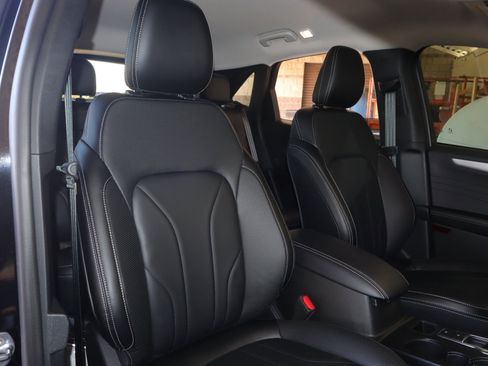 New 2025 Ford Escape SE w/ PHEV Premium Package FWD image 40