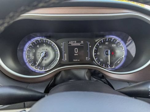 Used 2023 Chrysler Voyager LX FWD image 15