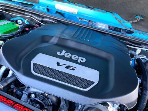 Certified 2017 Jeep Wrangler Unlimited Sahara w/ Dual Top Group image 29