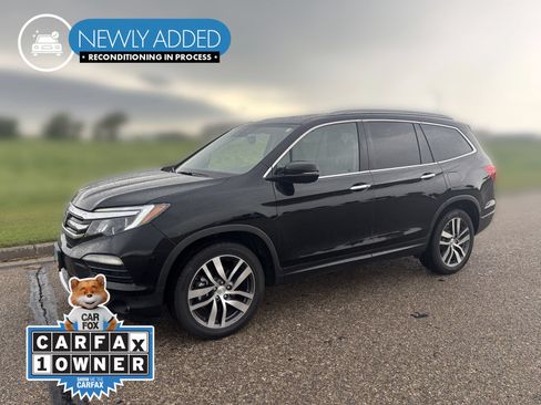 Used 2017 Honda Pilot Touring image 1