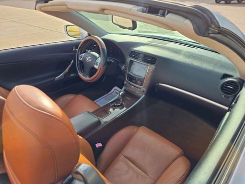 Used 2012 Lexus IS 250C w/ Luxury Pkg RWD image 40