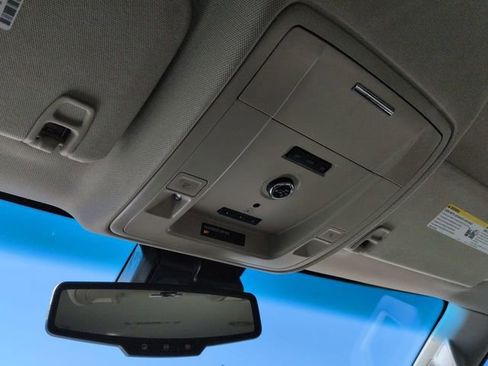 Used 2015 Chevrolet Suburban LT image 21