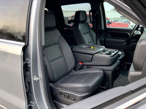 Used 2025 GMC Sierra 1500 SLT image 9