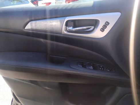 Used 2018 Nissan Pathfinder SL FWD image 31