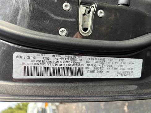 Used 2018 RAM 2500 SLT image 34