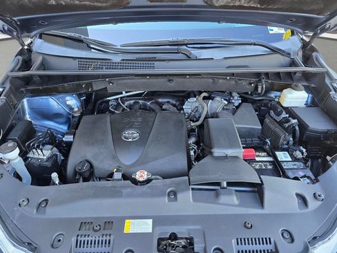 Used 2019 Toyota Highlander XLE AWD/4WD image 35