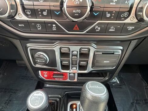 Used 2021 Jeep Gladiator Mojave AWD/4WD image 24