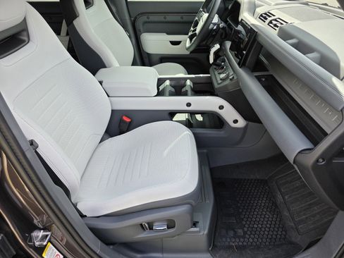 Used 2025 Land Rover Defender 110 AWD/4WD image 3