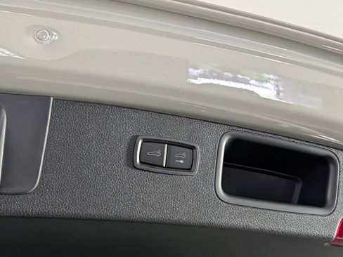 New 2026 Porsche Macan AWD/4WD image 18