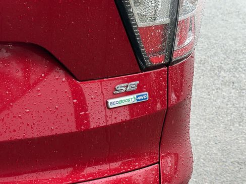 Used 2018 Ford Escape SE w/ SE Sync 3 Package image 19