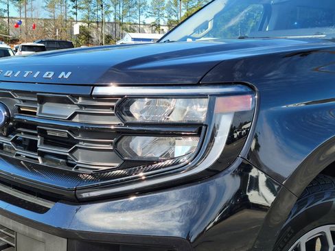 Used 2025 Ford Expedition Max Active image 9