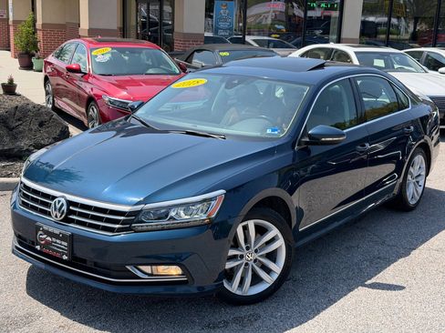 Used 2018 Volkswagen Passat 2.0T SEL Premium FWD image 2