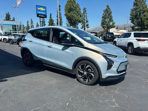Used 2023 Chevrolet Bolt LT w/ Infotainment Package FWD image 2
