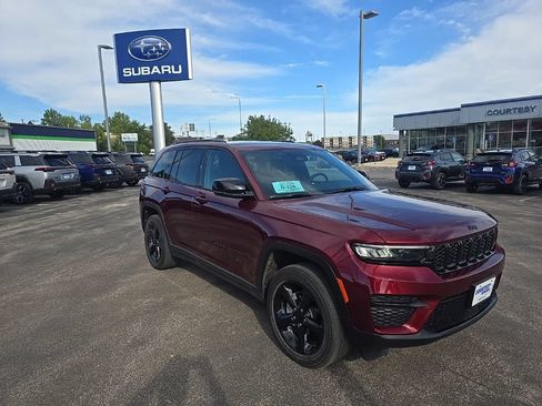 Used 2024 Jeep Grand Cherokee Altitude AWD/4WD image 2