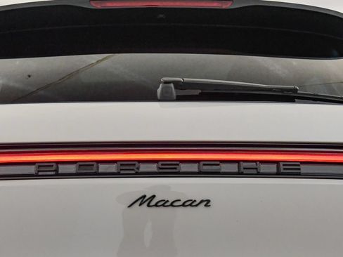 Used 2024 Porsche Macan AWD/4WD image 13