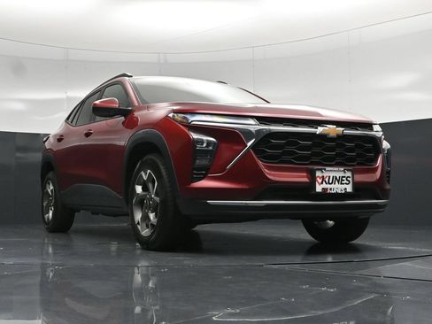 Used 2025 Chevrolet Trax LT w/ LT Convenience Package FWD image 52