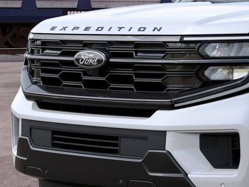 New 2027 Ford Expedition Platinum w/ Stealth Performance Package AWD/4WD image 17