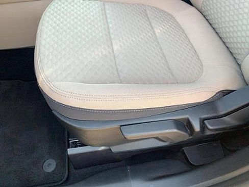 Used 2021 Ford Escape SE image 18