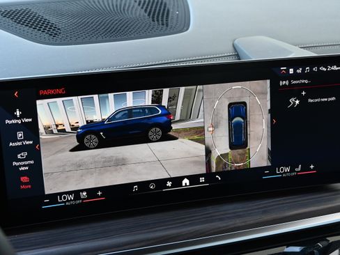 New 2026 BMW X5 xDrive50e w/ Executive Package image 29