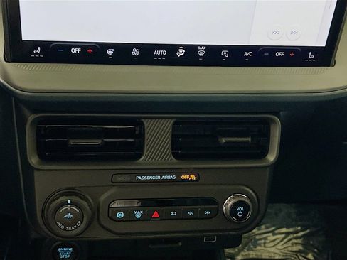 New 2025 Ford Maverick Lariat w/ Black Appearance Package image 9