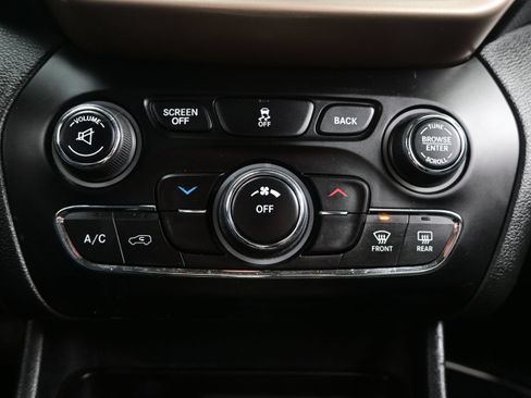 Used 2014 Jeep Cherokee Latitude FWD image 21