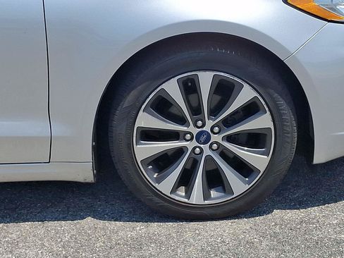 Used 2019 Ford Fusion SE AWD/4WD image 8
