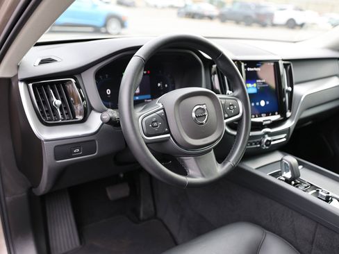 Used 2025 Volvo XC60 B5 Core image 16
