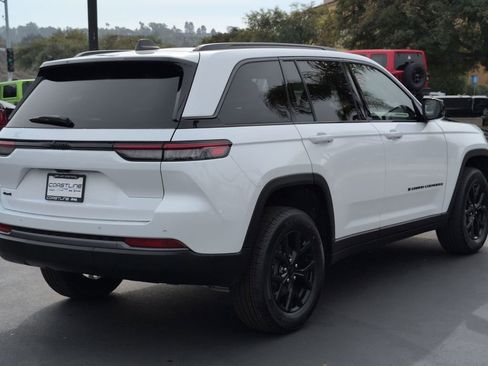 New 2026 Jeep Grand Cherokee Altitude image 5