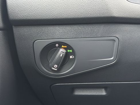 Used 2023 Volkswagen Tiguan SE R-Line image 28