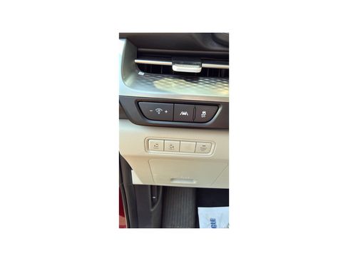 Used 2024 Kia Carnival LX FWD image 16