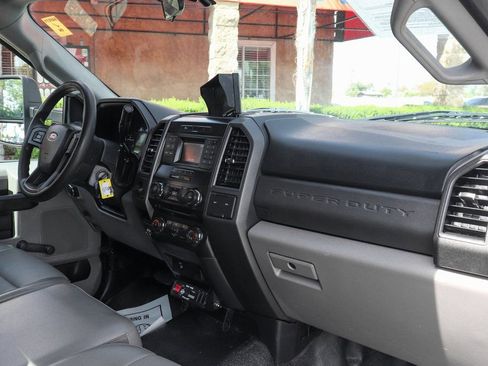 Used 2017 Ford F550 2WD Regular Cab Super Duty image 28