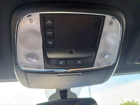 Used 2021 Jeep Grand Cherokee Laredo AWD/4WD image 32