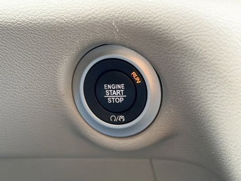 Used 2023 Chrysler Voyager LX image 11