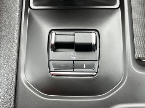 Used 2025 GMC Sierra 1500 AT4 w/ AT4 Premium Package AWD/4WD image 7