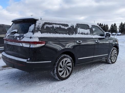 Used 2024 Lincoln Navigator L Reserve image 3