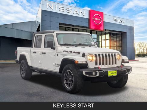 Used 2022 Jeep Gladiator Overland image 2
