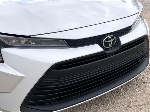 Used 2024 Toyota Corolla LE image 29