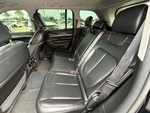 Used 2023 Jeep Grand Cherokee Limited AWD/4WD image 18