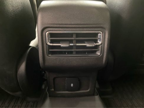 Used 2025 Lincoln Corsair Grand Touring image 19